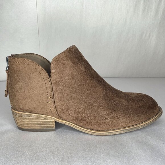 Journee Women's Livvy Taupe Faux Suede Ankle Booties - Picture 4 of 7